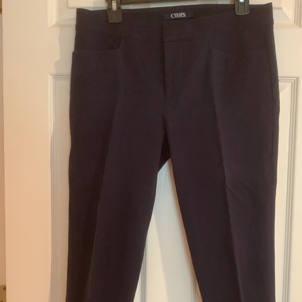 Chaps Women’s Navy Capri Panrs, Size 8